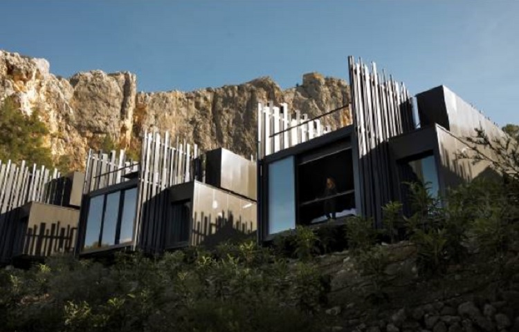 Hotel na Espanha tem arquitetura sustentável que se conecta com a natureza